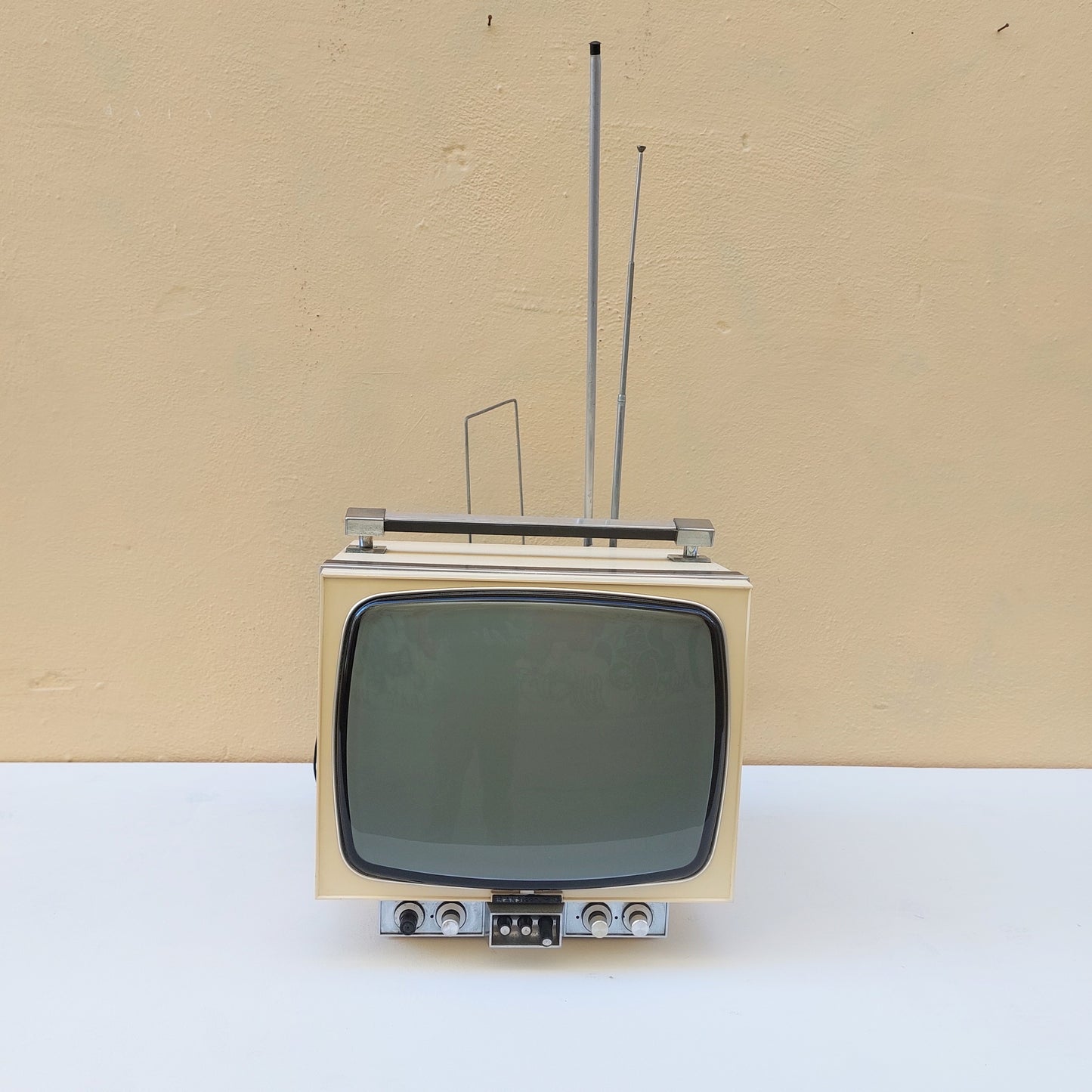 Tv Trans Continents-Pradoni, Italia, anni '70