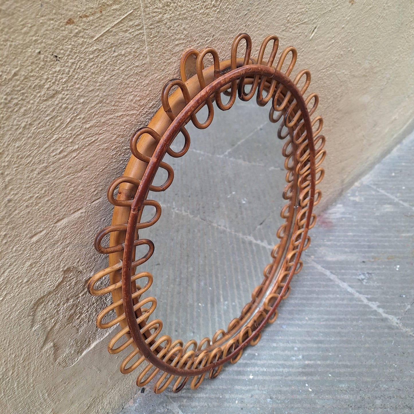 Specchio in rattan curvato in stile Franco Albini, Italia, anni '60