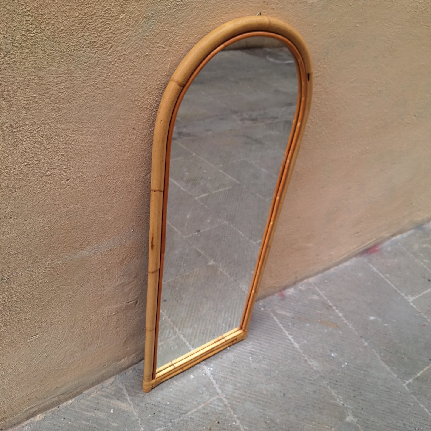 Grande specchio da parete in parete in bambù, Italia, anni '70