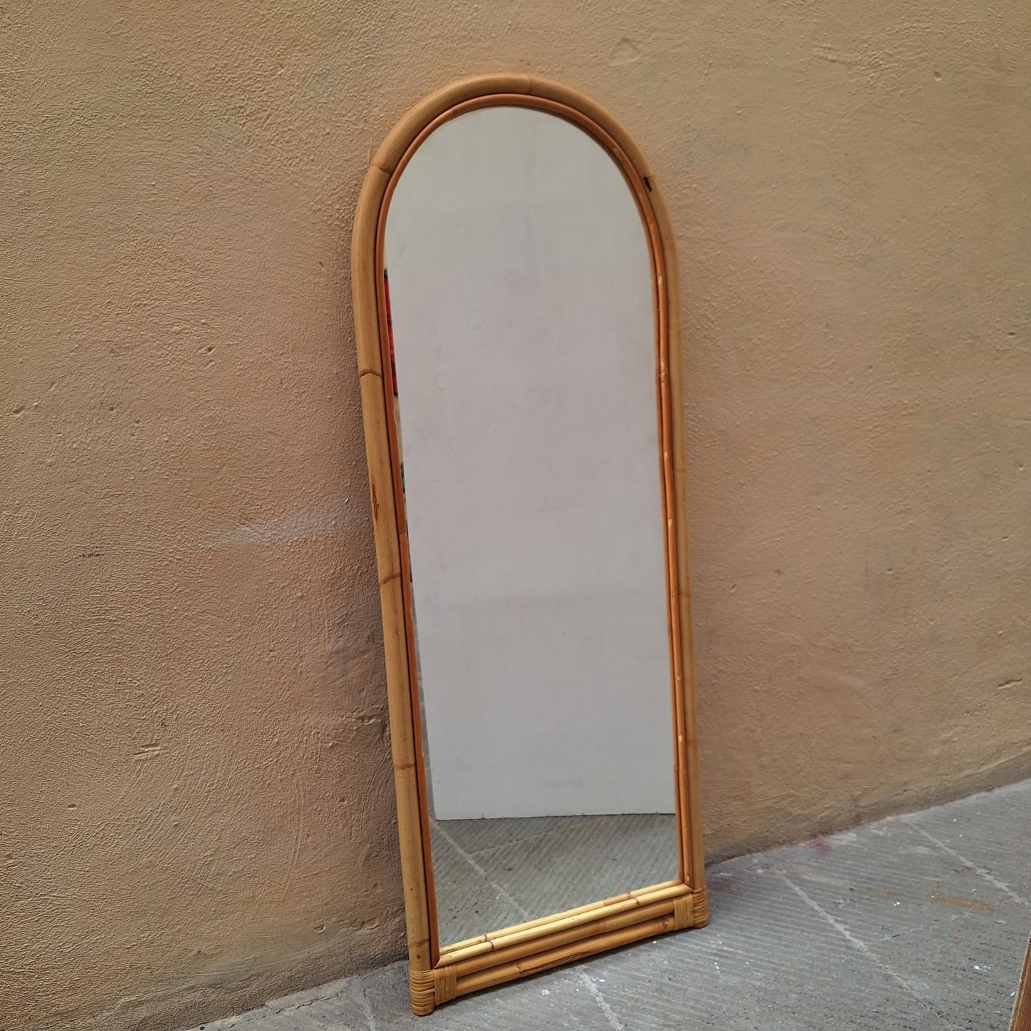 Grande specchio da parete in parete in bambù, Italia, anni '70