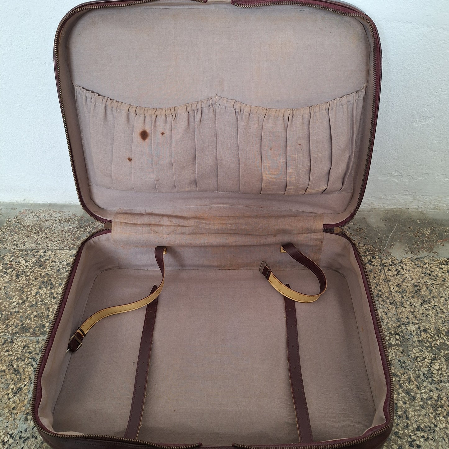 Valigia in pelle bordeaux anni '70