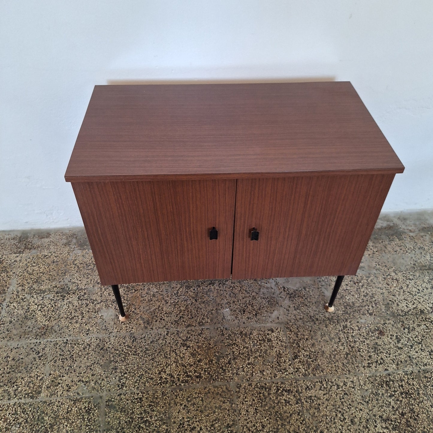 Mobiletto basso in stile scandinavo anni '60/'70