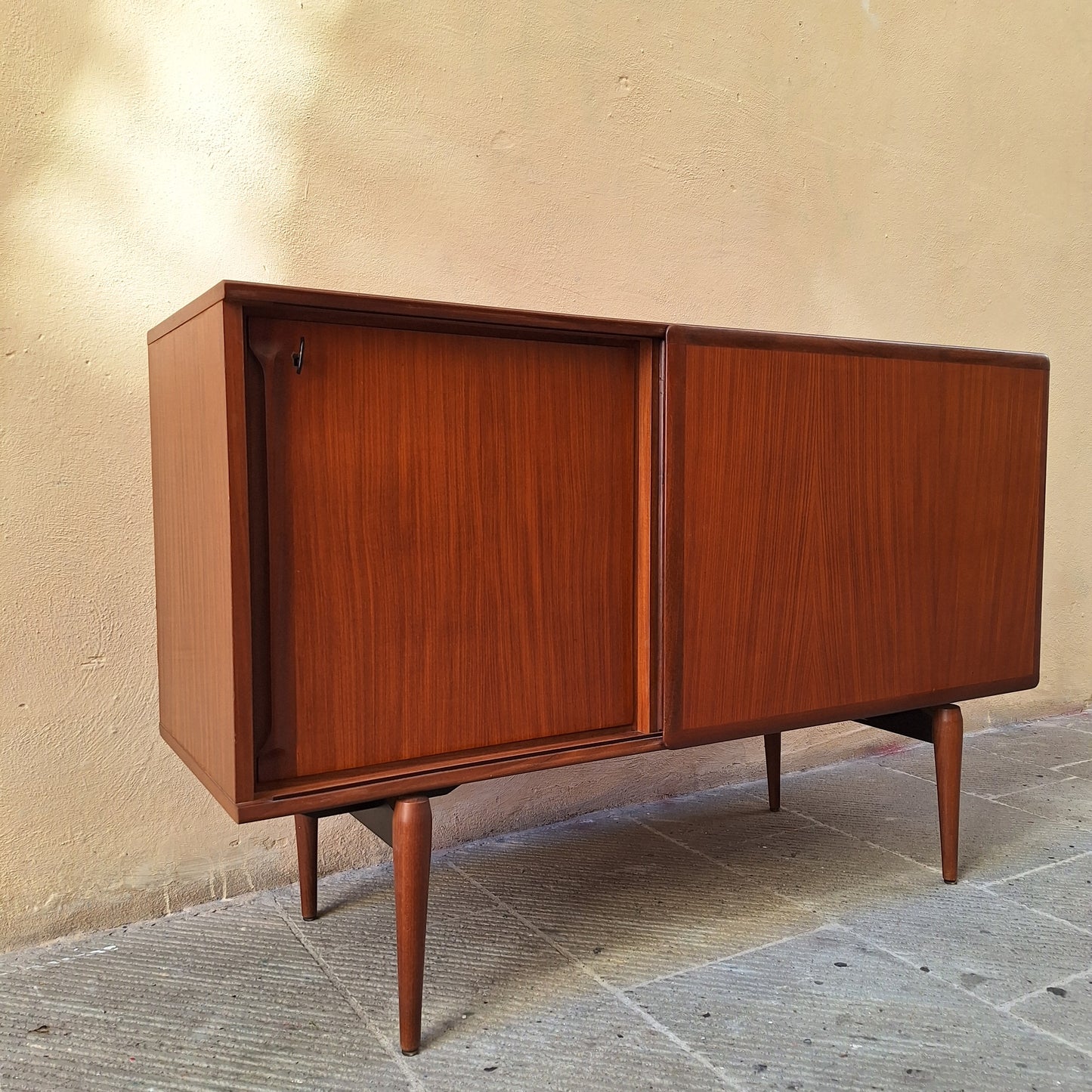 0Coppia di credenze di Amma Torino anni '60, stile scandinavo