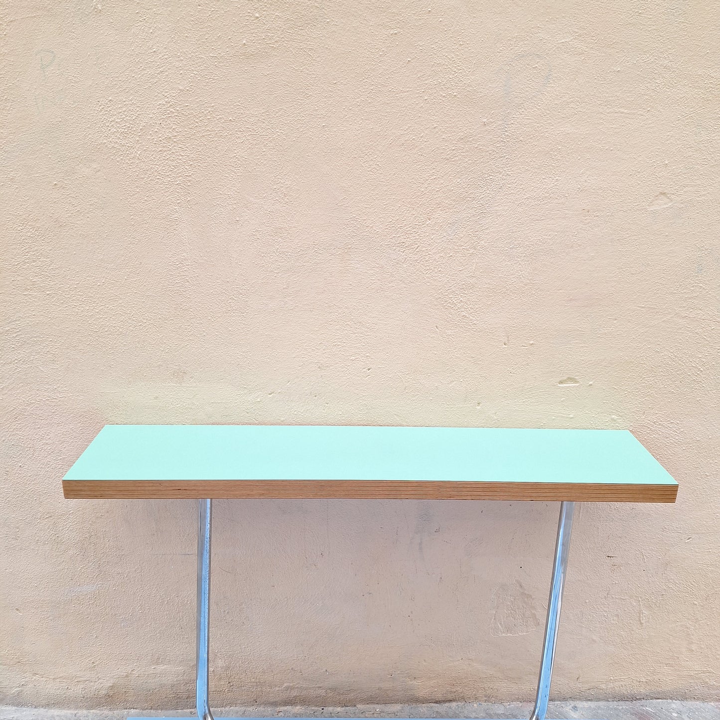 Mensola in legno verde pastello