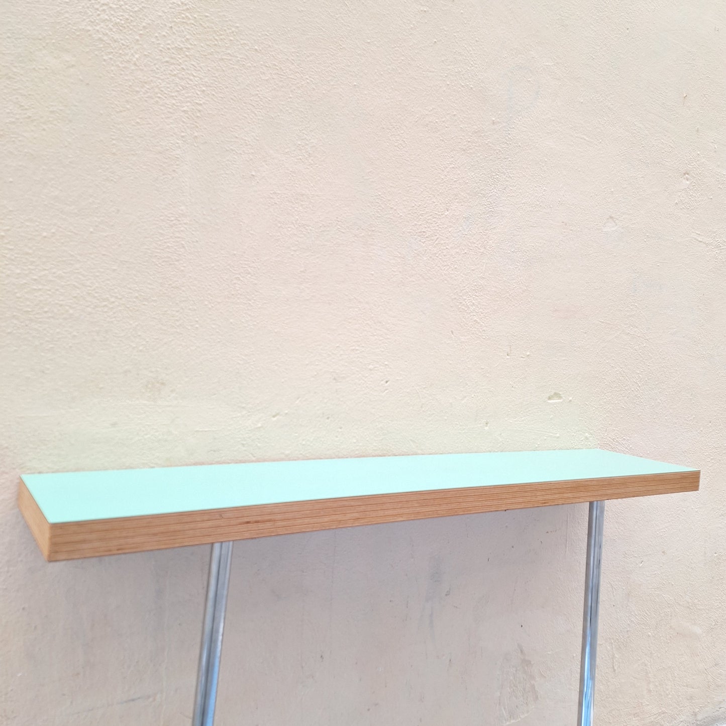 Mensola in legno verde pastello