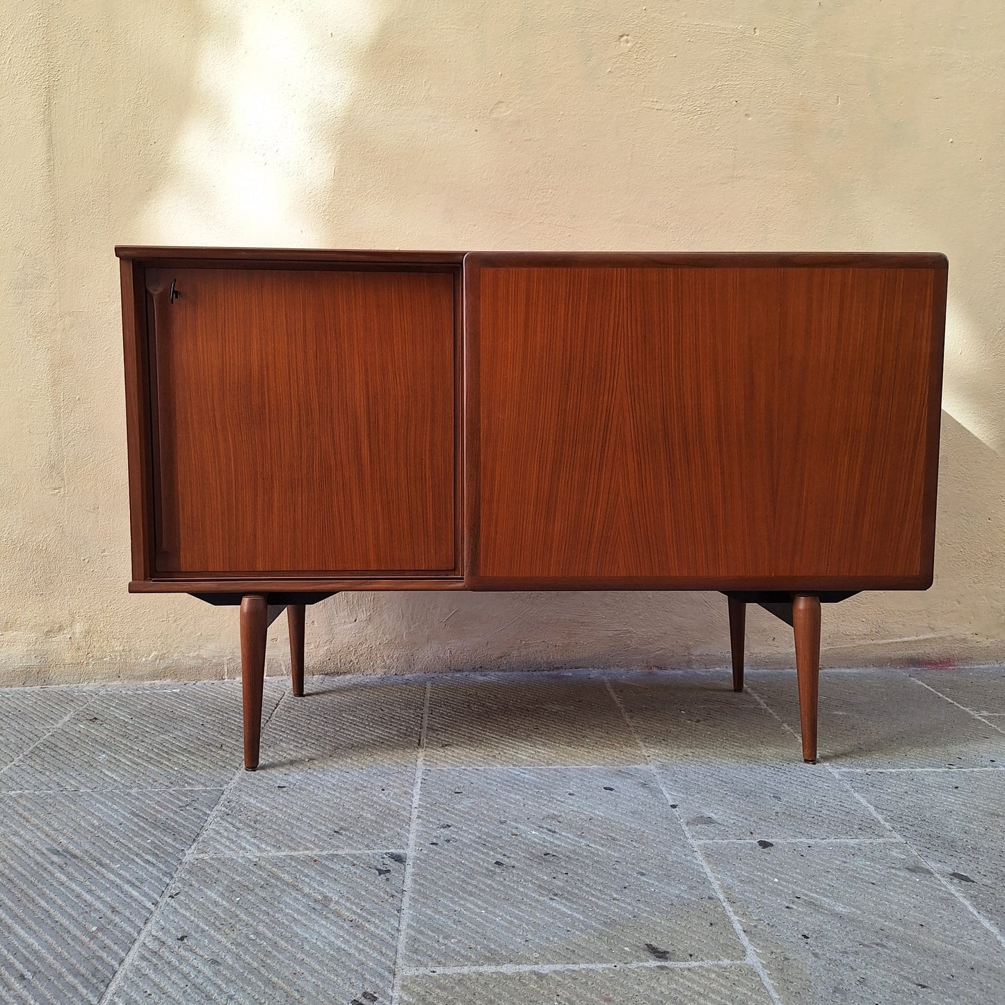 0Coppia di credenze di Amma Torino anni '60, stile scandinavo