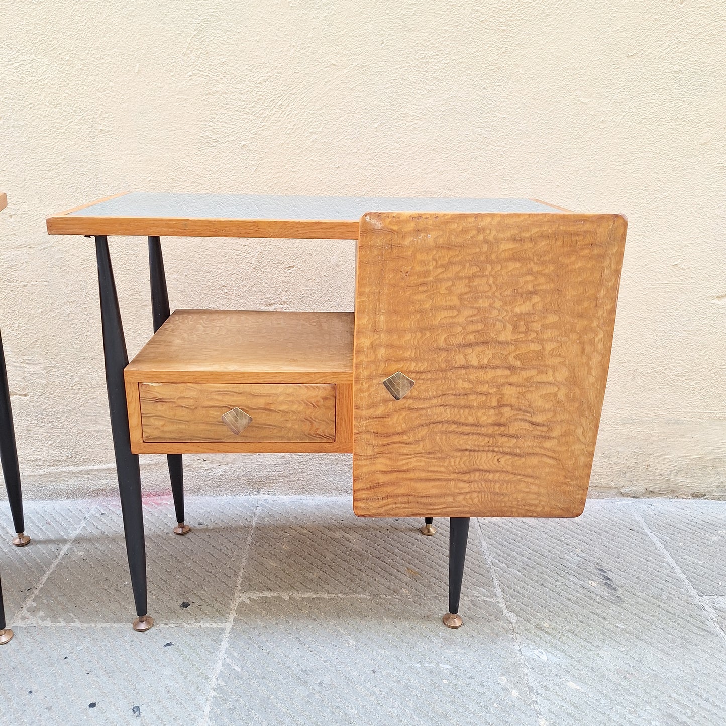 Coppia di comodini anni'50   
