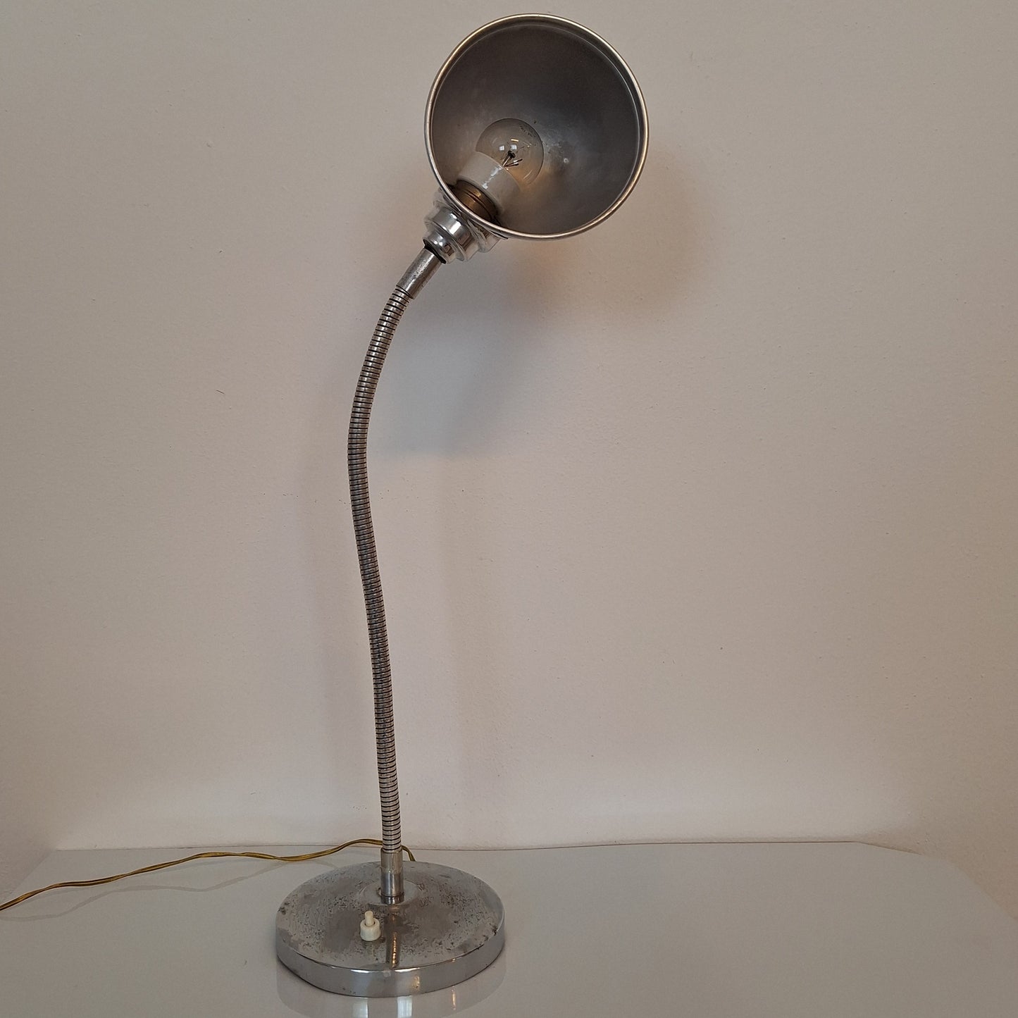 Lampada da tavolo regolabile in cromo, Italia, anni '60