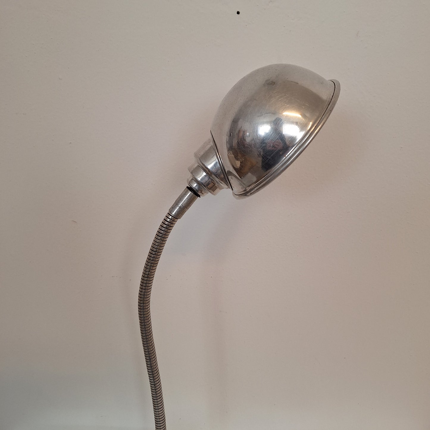 Lampada da tavolo regolabile in cromo, Italia, anni '60