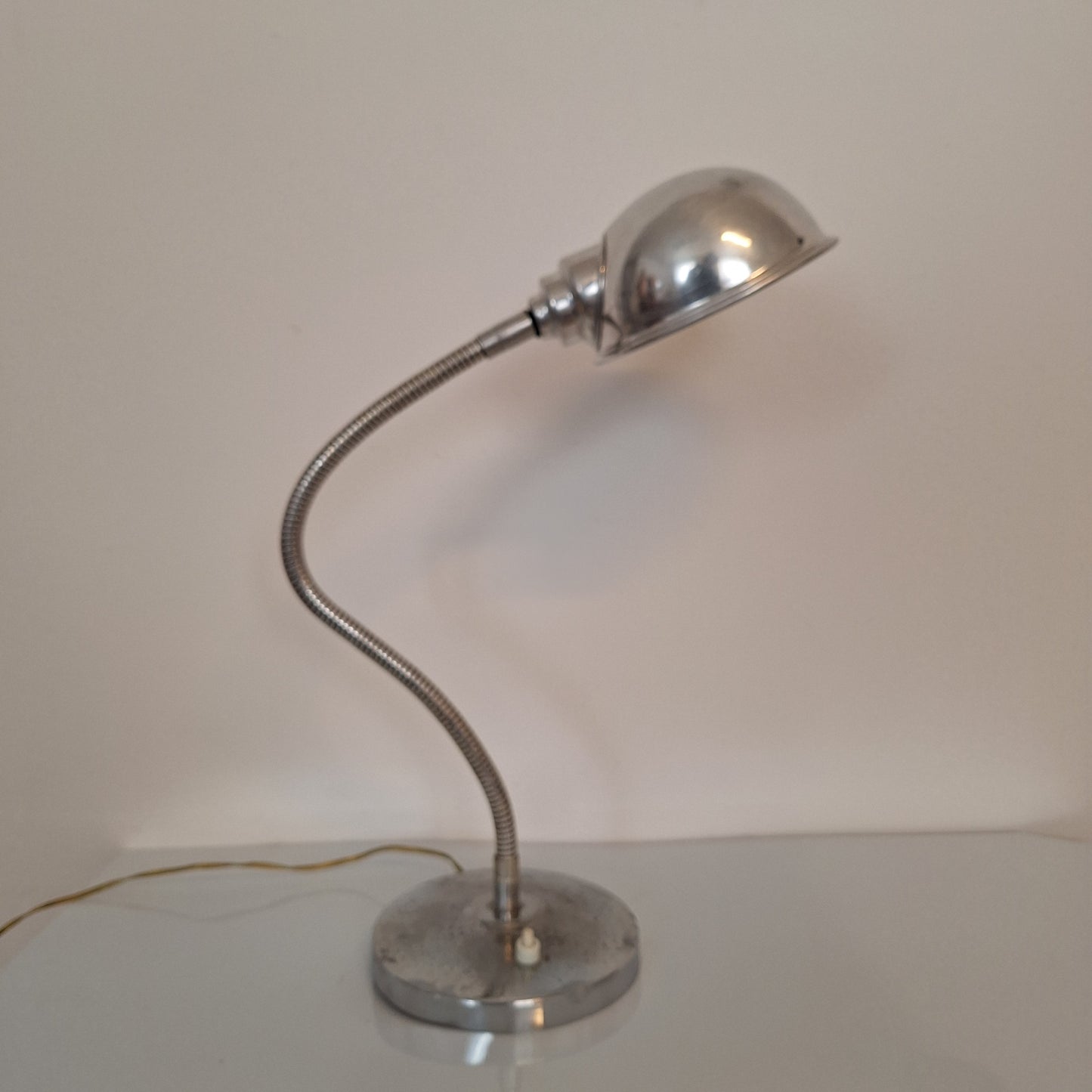 Lampada da tavolo regolabile in cromo, Italia, anni '60