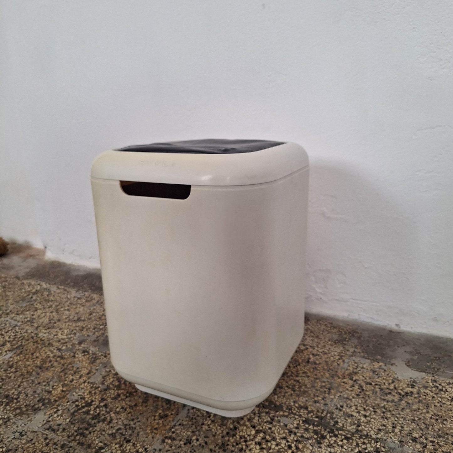 Sgabello contenitore Gioʻ Style anni '80