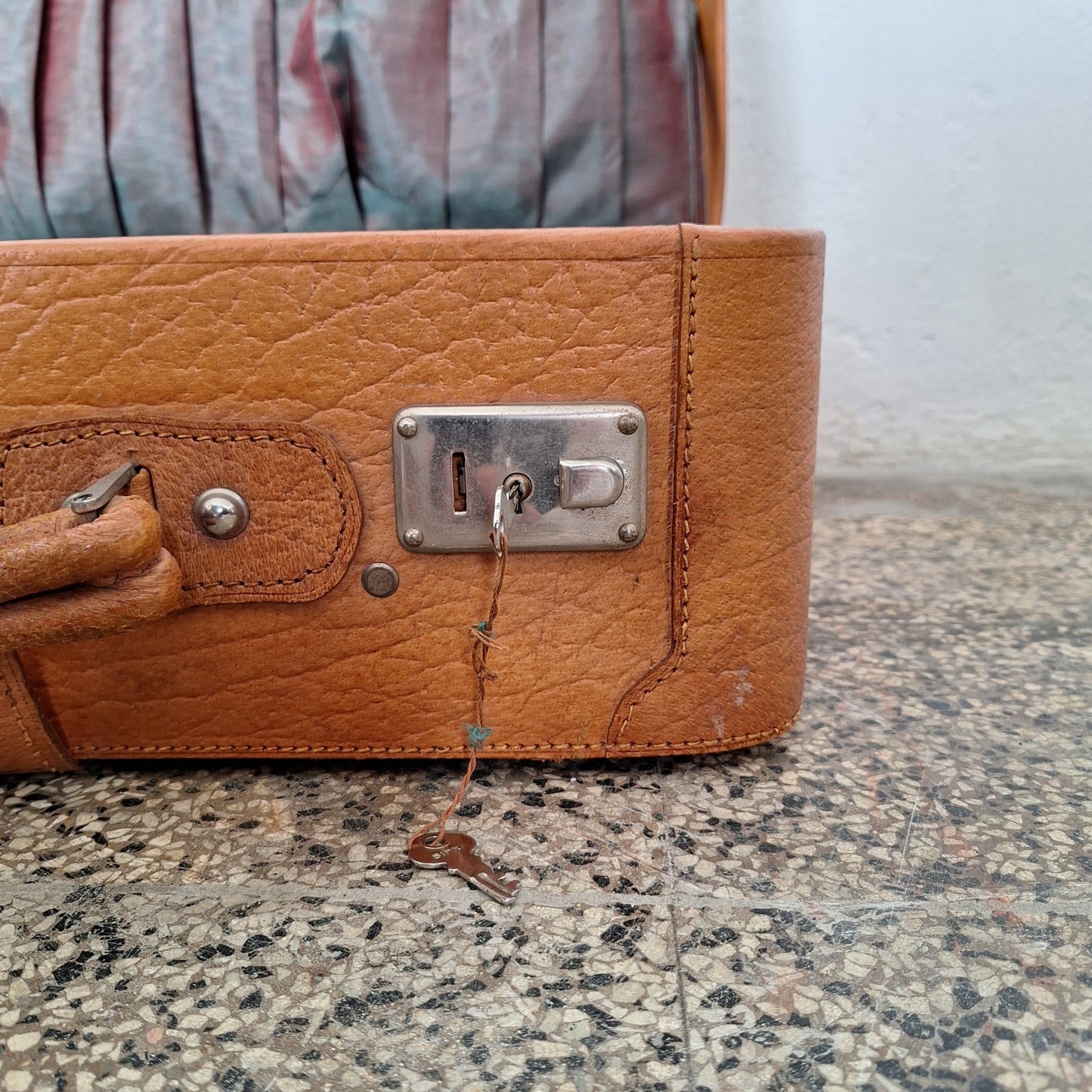 Valigia rigida in cuoio anni '50