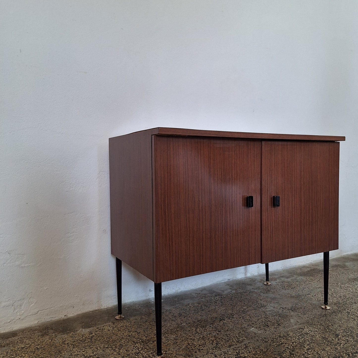 Mobiletto basso in stile scandinavo anni '60/'70