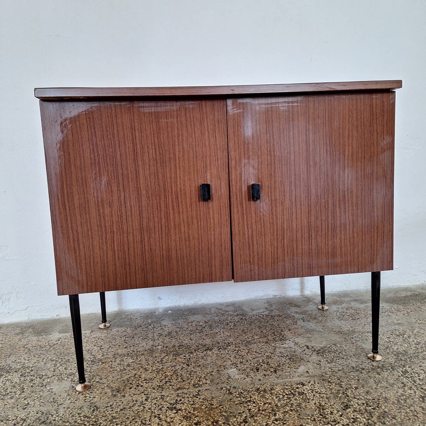 Mobiletto basso in stile scandinavo anni '60/'70