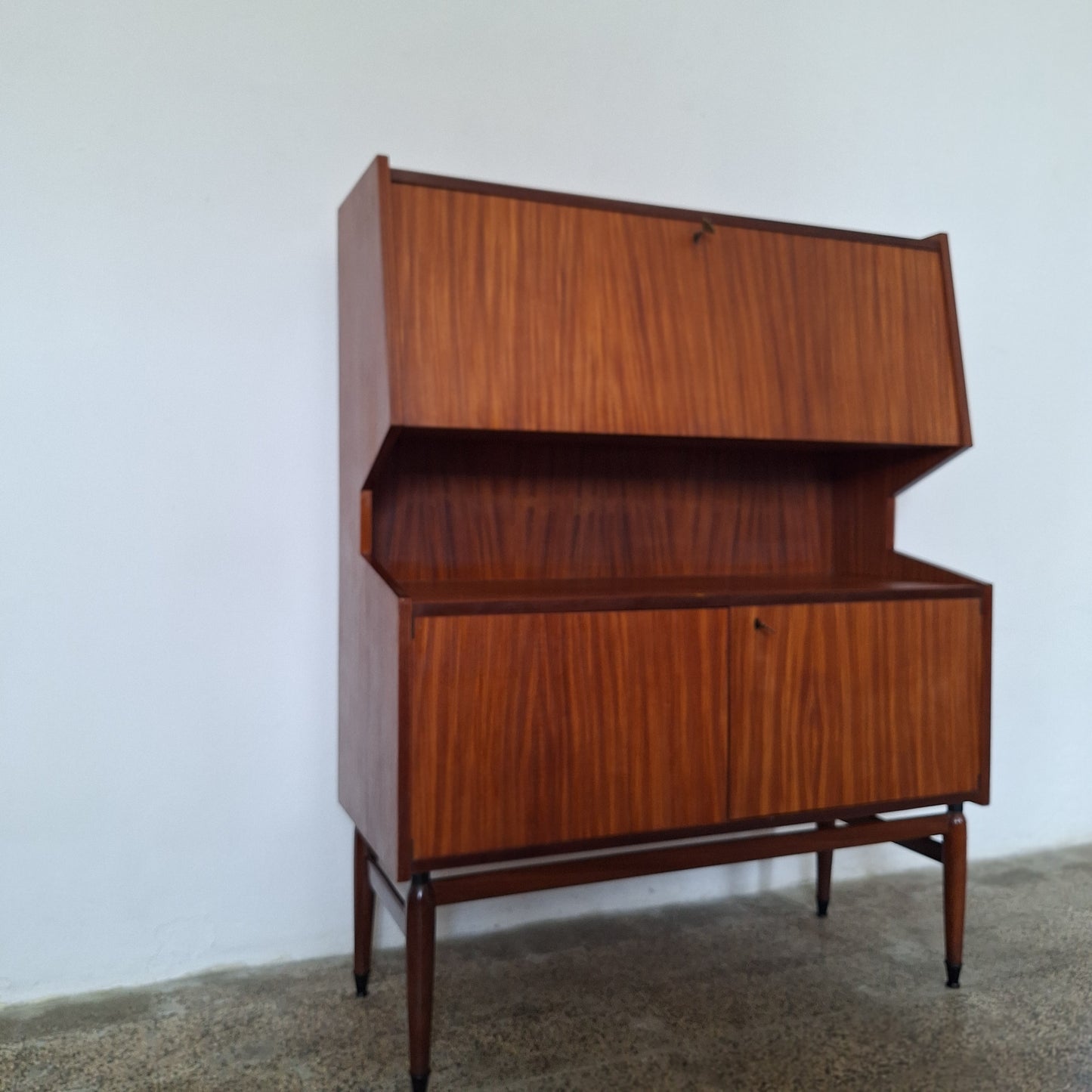 Mobile a ribalta in stile scandinavo anni '60/'70