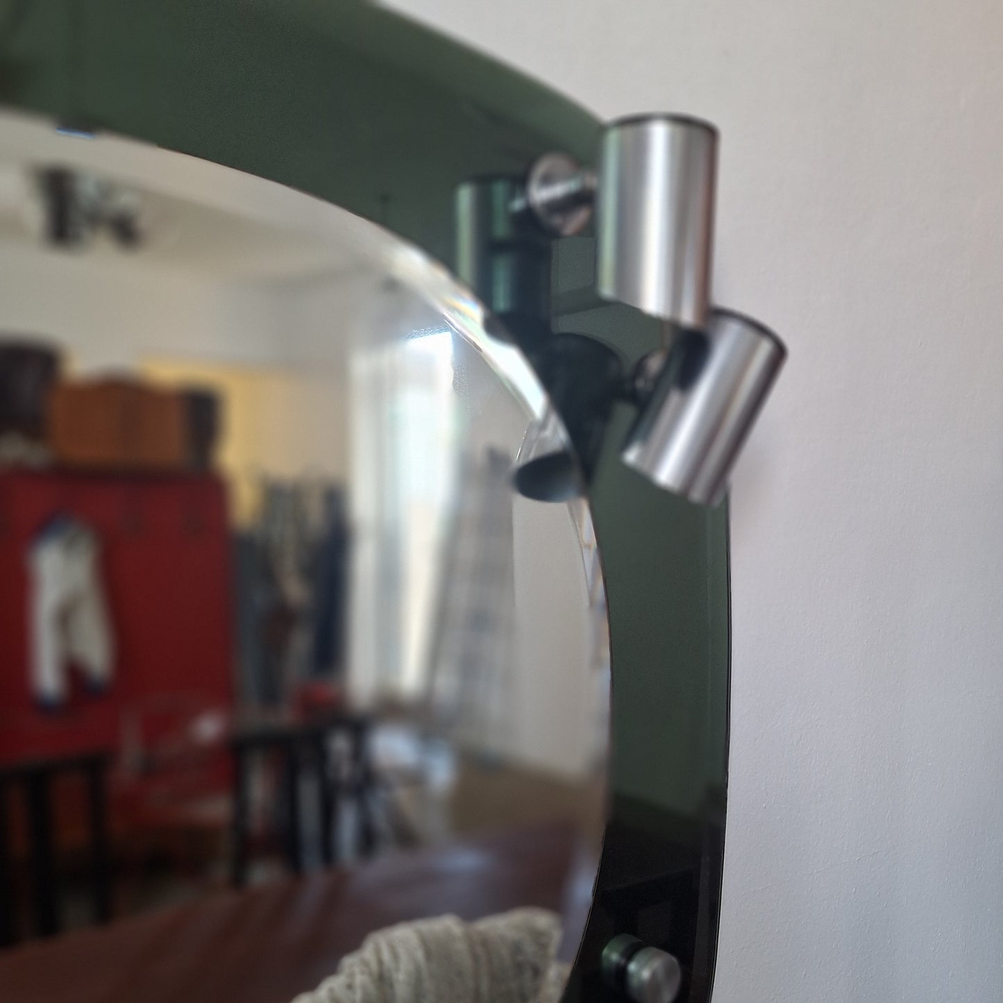 Specchio da parete in vetro fumé con faretti anni '70