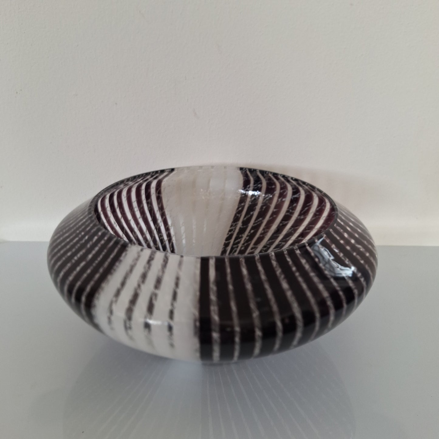 Coppa centrotavola vintage "Collezione Mieli" in vetro di scuola muranese. Anni '80 (1989)