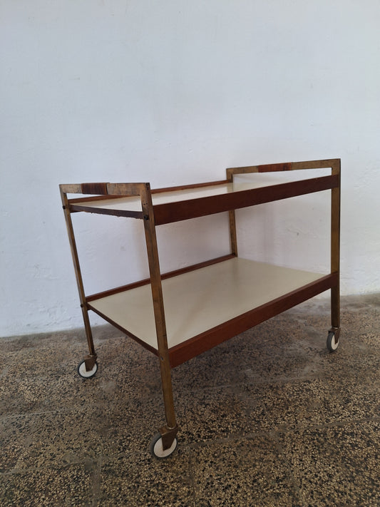 Carrello da servizio anni '50 di design mitteleuropeo con struttura in ottone e ruote Tente