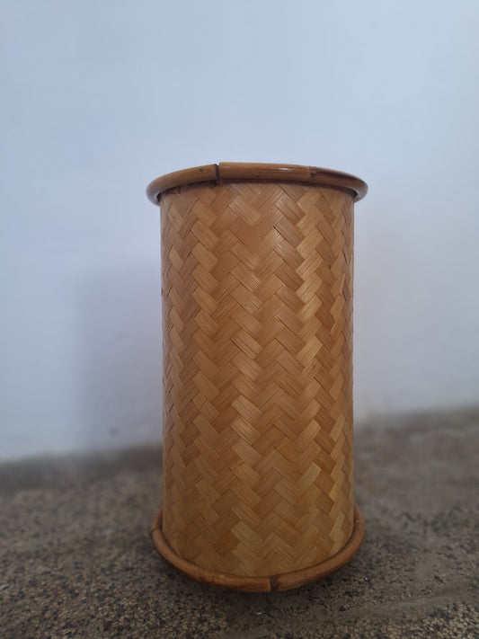 Portaombrelli cilindrico in bambù e midollino intrecciato anni '70