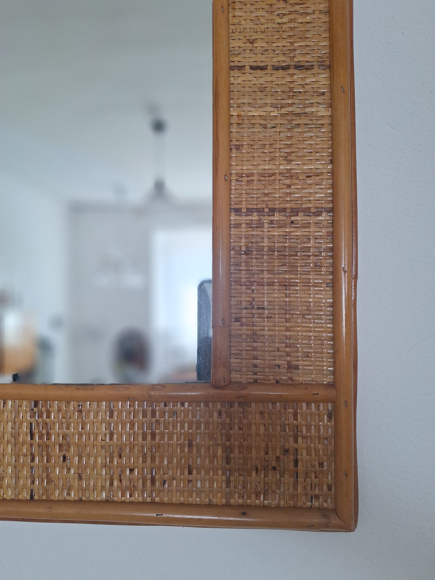 Specchio da parete in bambù e midollino intrecciato anni '70