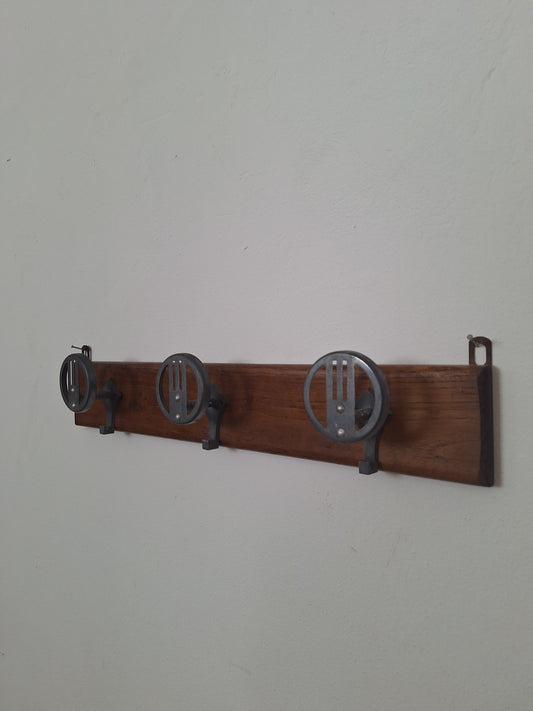 Attaccapanni da parete vintage in legno e ganci tondi in metallo anni '60