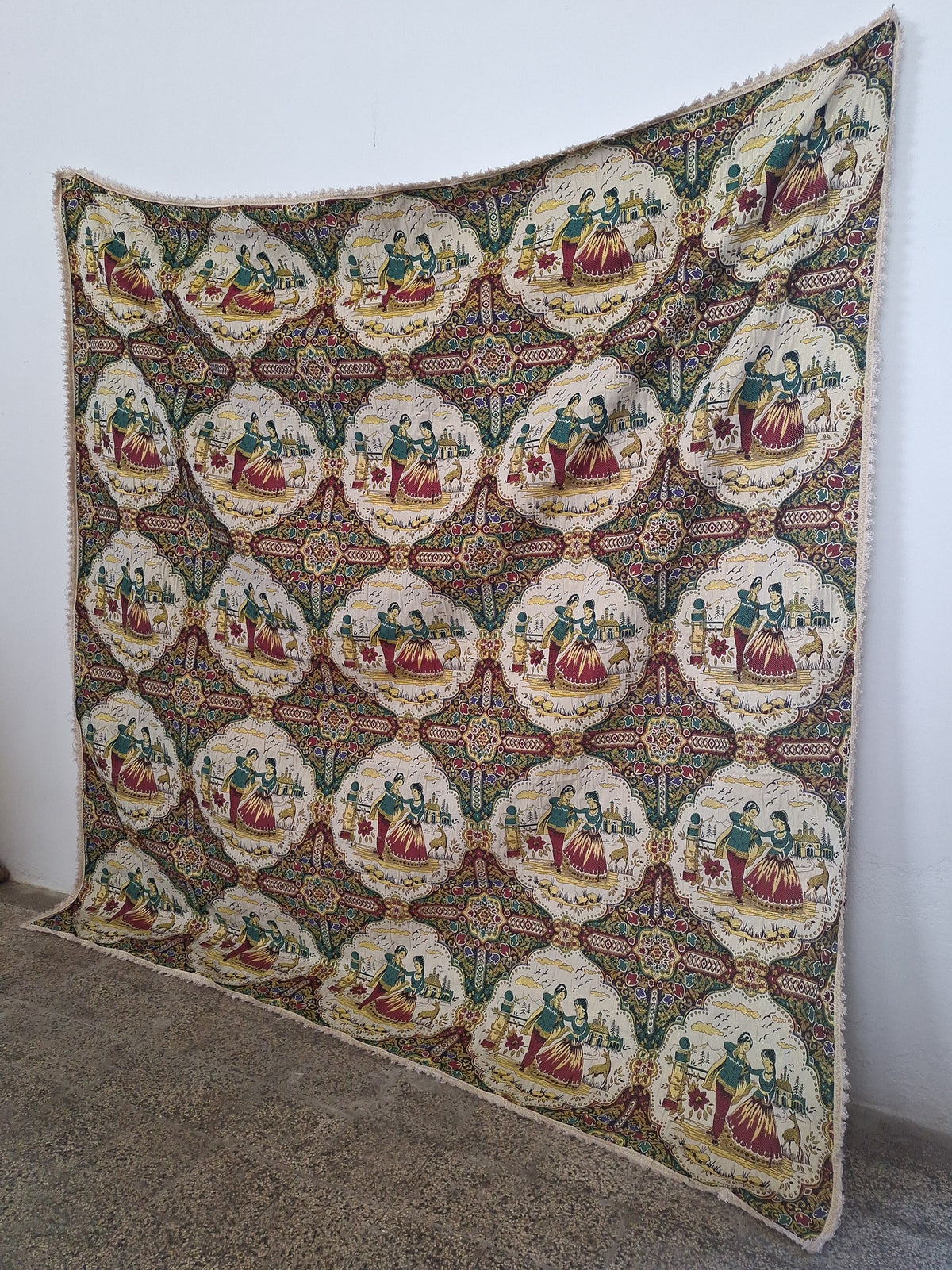 Copriletto matrimoniale in Gobelin/Lurex con motivi orientali anni '60/'70 + 2 copricuscini