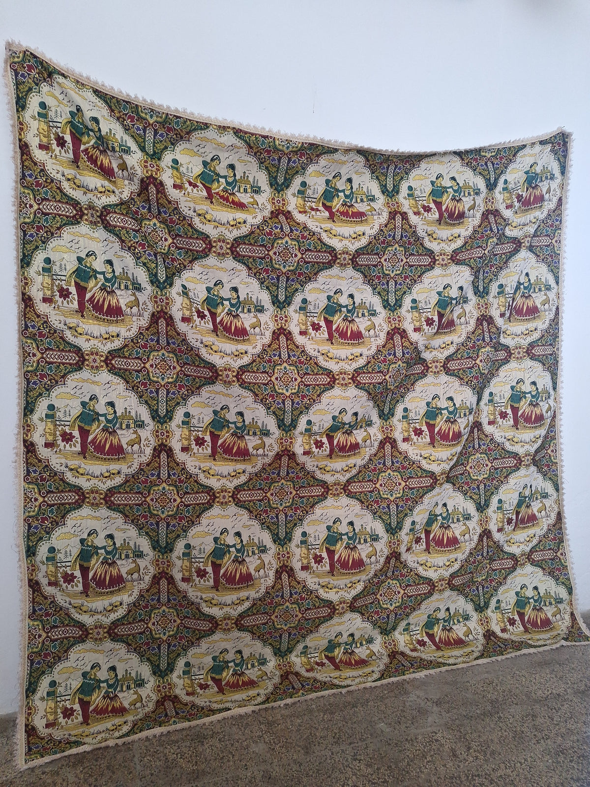 Copriletto matrimoniale in Gobelin/Lurex con motivi orientali anni '60/'70 + 2 copricuscini
