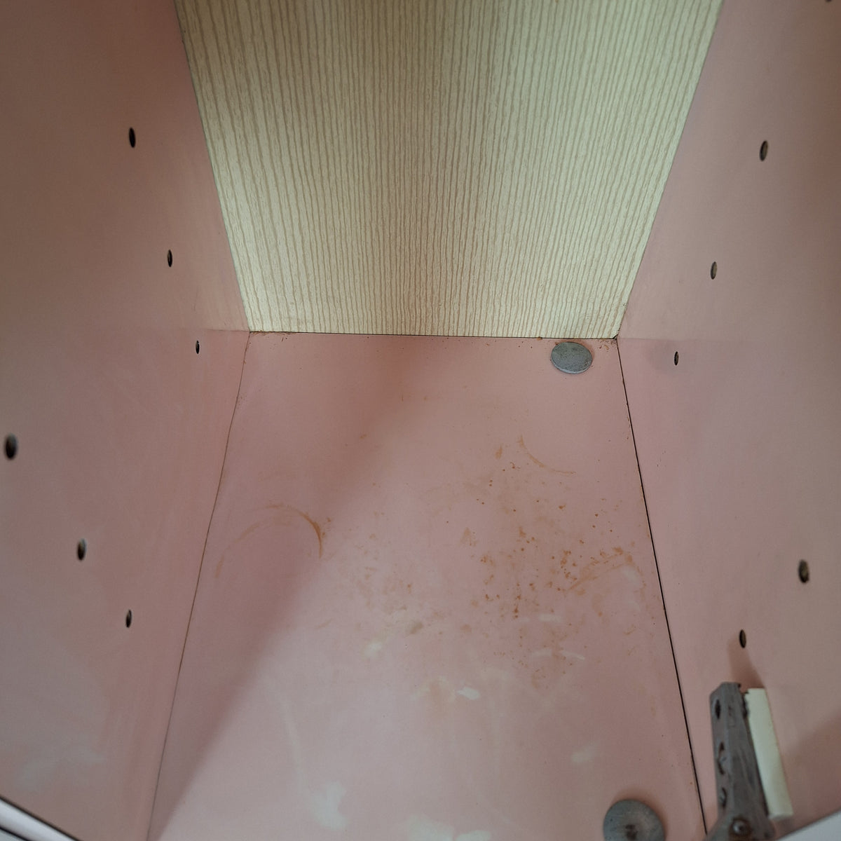 Mobile colonna da bagno in formica rosa e bianca anni '60/'70