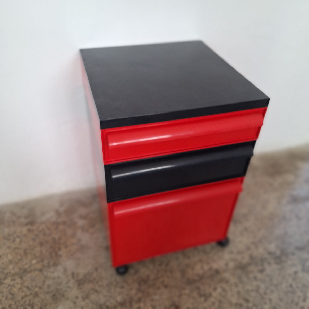 Cassettiera modulare in plastica bicolore Kartell, anni '70