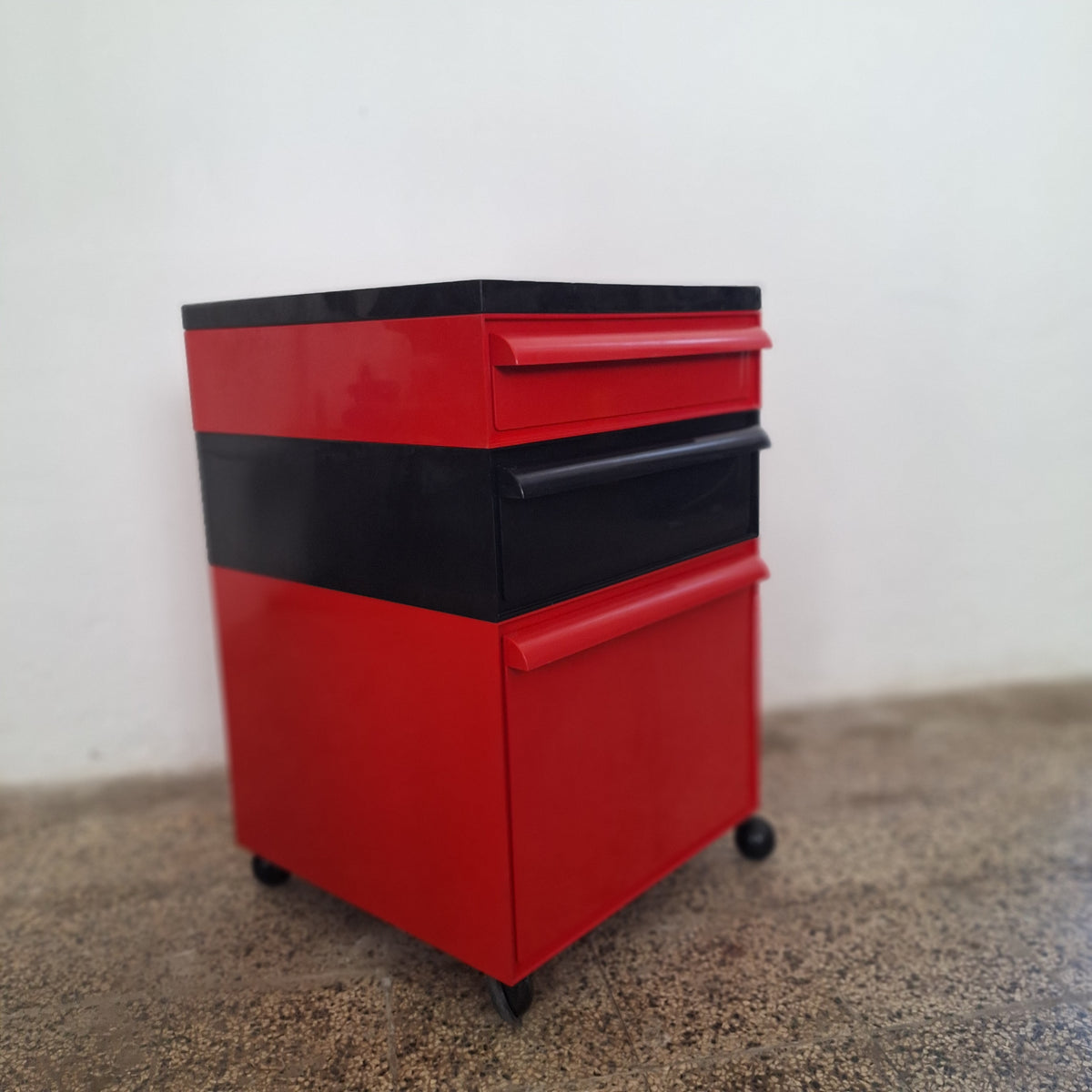 Cassettiera modulare in plastica bicolore Kartell, anni '70