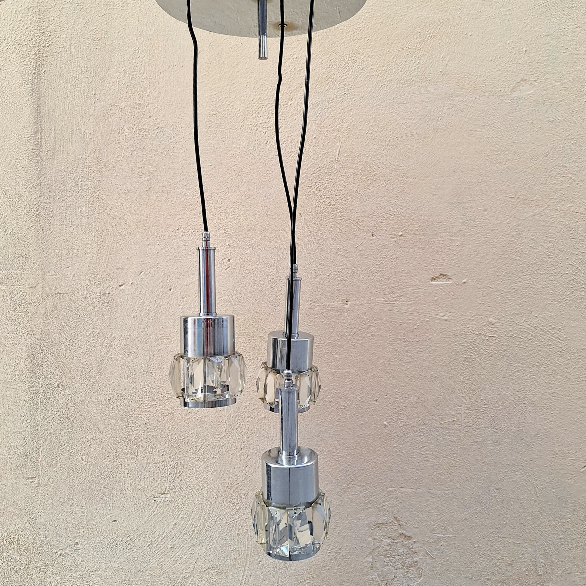 Lampadario anni '60 in acciaio e cristallo