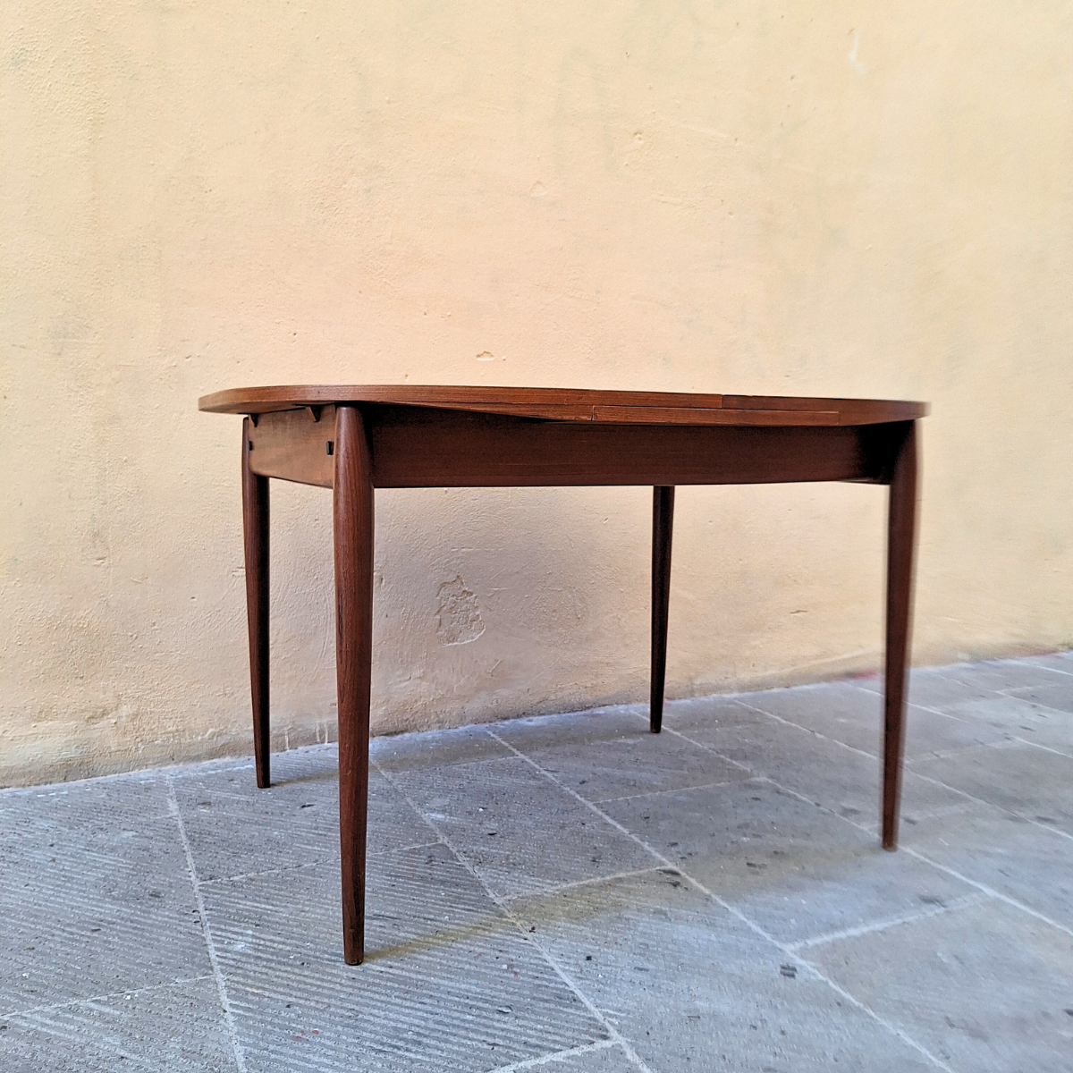 Tavolo ovale allungabile in teak, anni '60