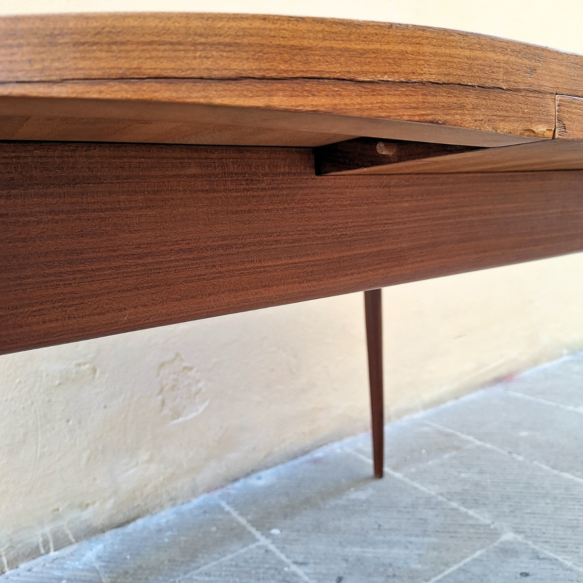 Tavolo ovale allungabile in teak, anni '60