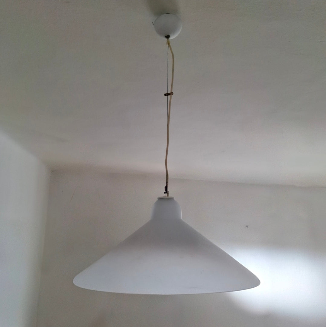 Lampadario a sospensione in vetro opalino Due P anni '80