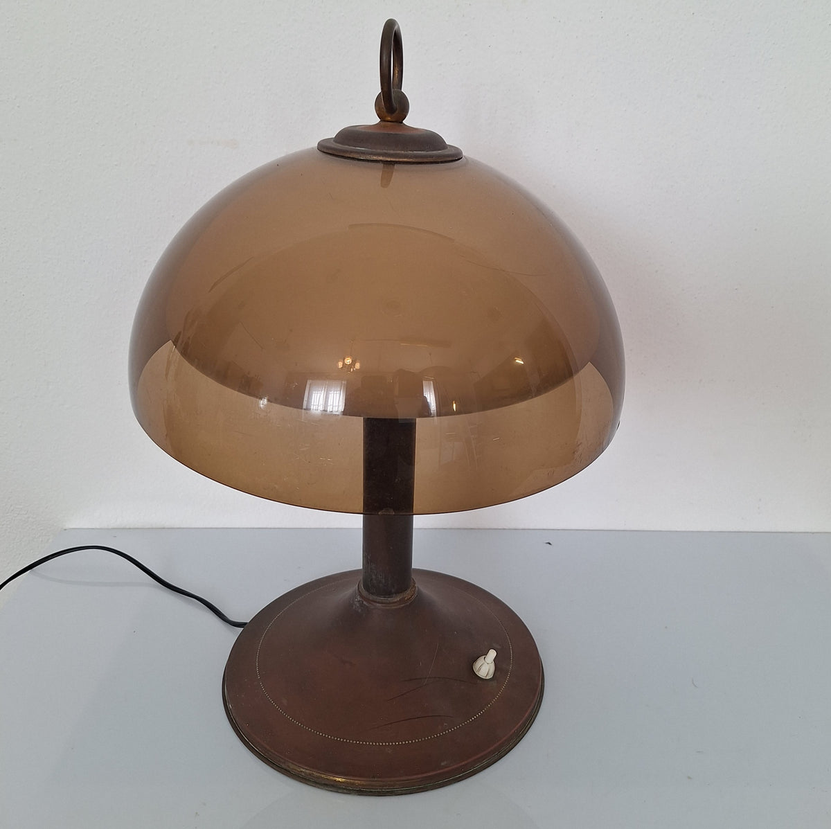 Lampada da tavolo a fungo in metallo e metacrilato anni '70