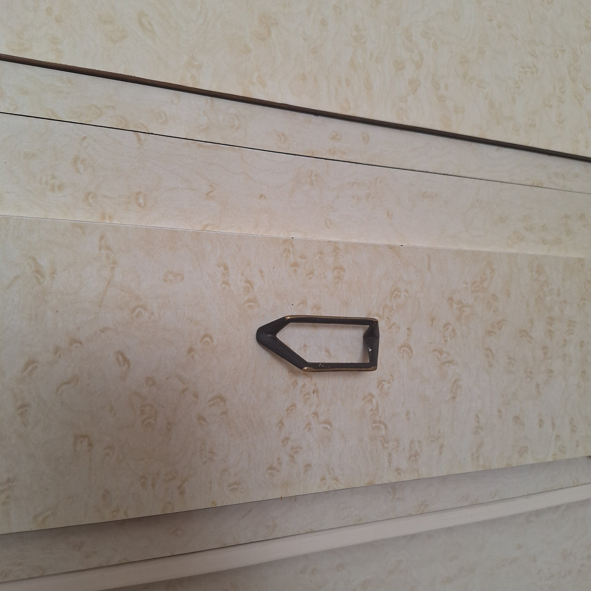 Credenza in formica a doppio corpo con vano a ribalta, anni '50