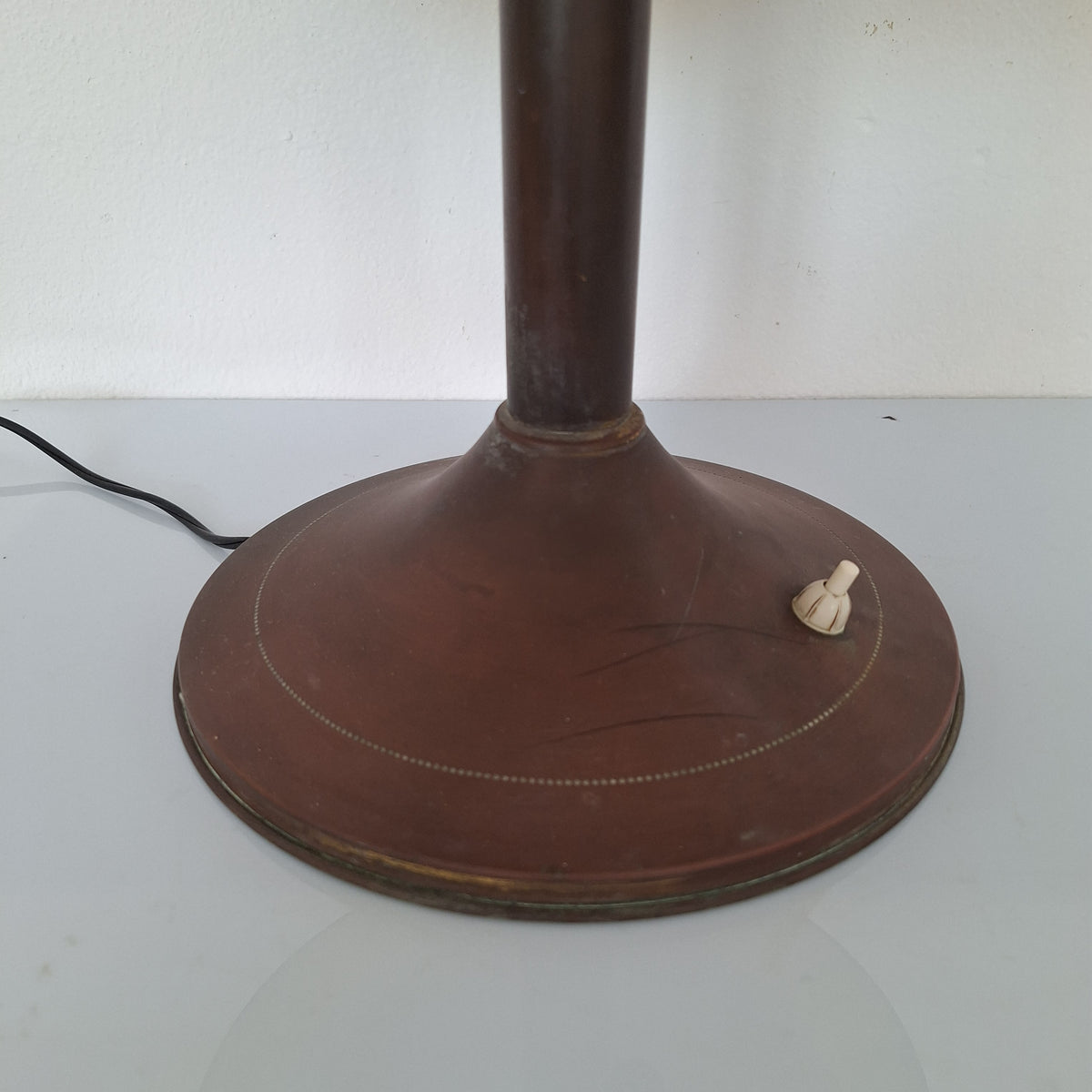 Lampada da tavolo a fungo in metallo e metacrilato anni '70